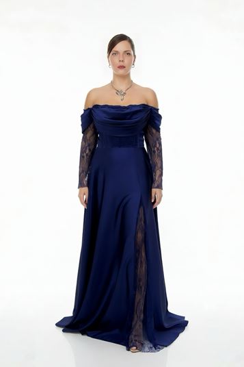 Abendkleid aus Satin mit Korsett in Übergröße